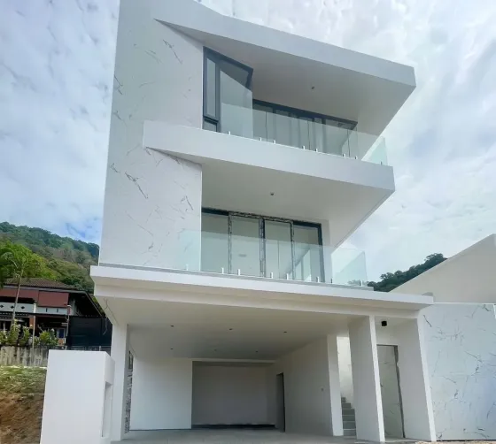 Villa vicino al mare a Kata Thailandia area 220m² 2 piani Kata