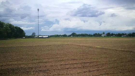 Teren de vânzare în San Kamphaeng Thailanda parcelă în limitele orașului 32776m² San Kamphaeng