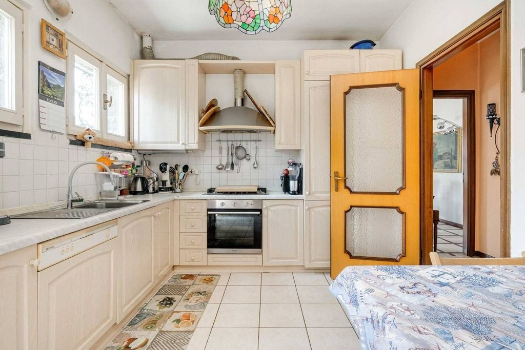 House by the lake in Como Italy area 250m² 1 floors Como - photo 15