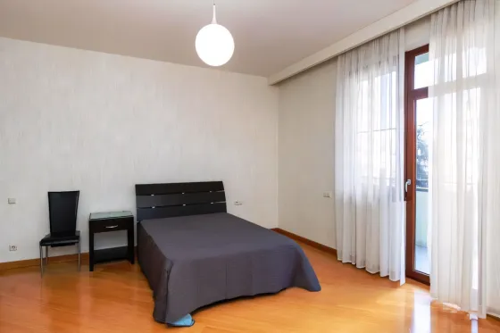 Apartamento en alquiler 4 habitaciones 3+1 en Vake Georgia 210m² 3 piso Vake
