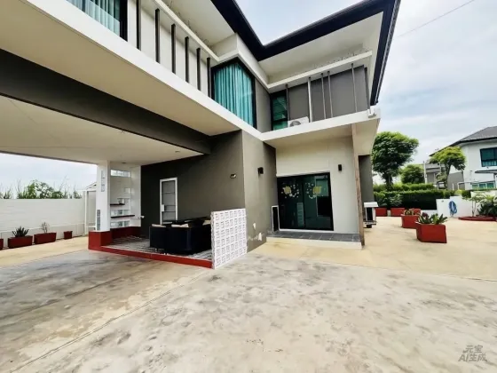 House for sale in San Kamphaeng Thailand area 218m² 2 floors San Kamphaeng