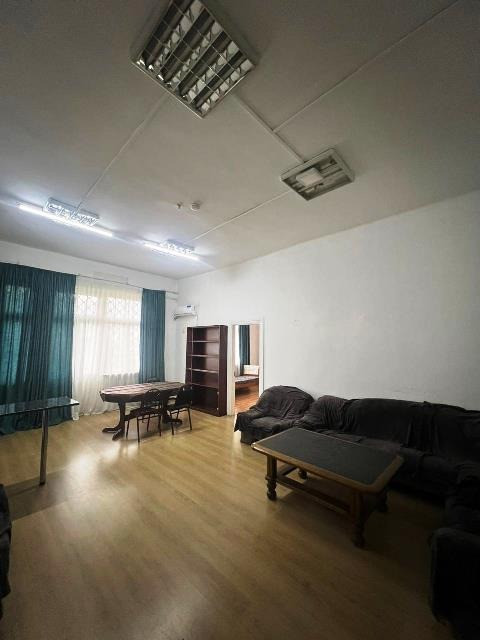 Офисно помещение под наем в Тбилиси Сабуртало 560м²  Централен Тбилиси - снимка 3