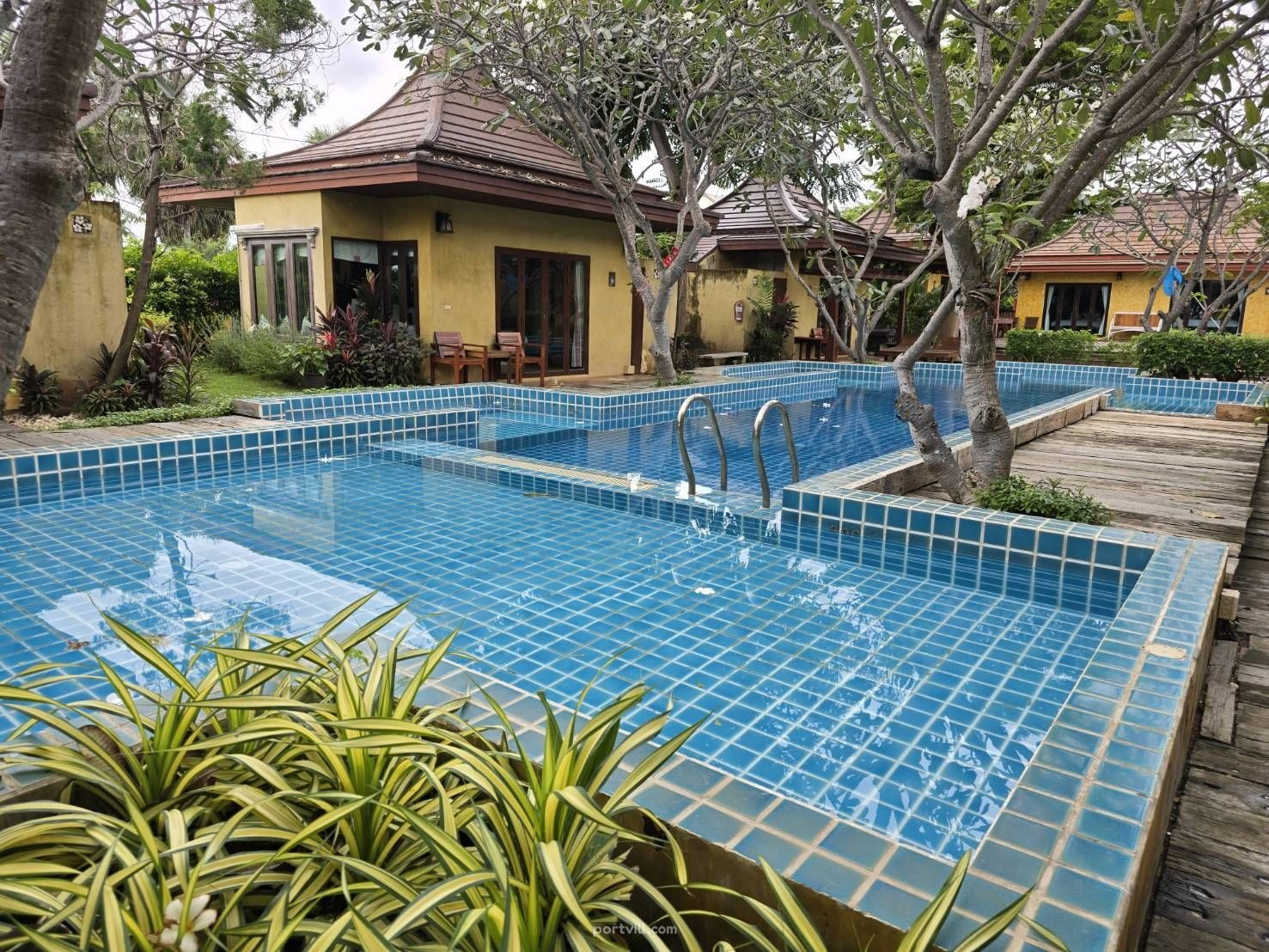 Hotel for sale by the sea in Sam Roi Yot Thailand 500m² Sam Roi Yot - photo 1