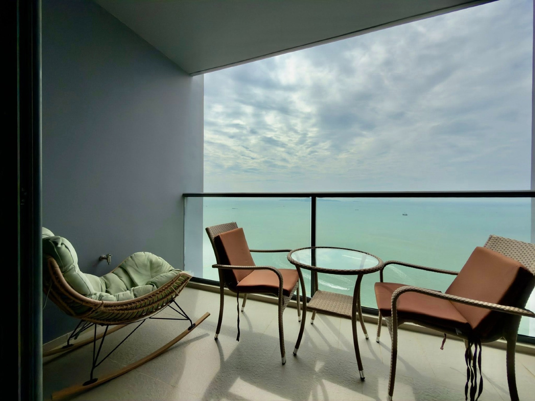 2-Zimmer Wohnung am Meer in Wongamat Thailand 77m² 27 Stock in Zire Wongamat Wongamat - foto 2