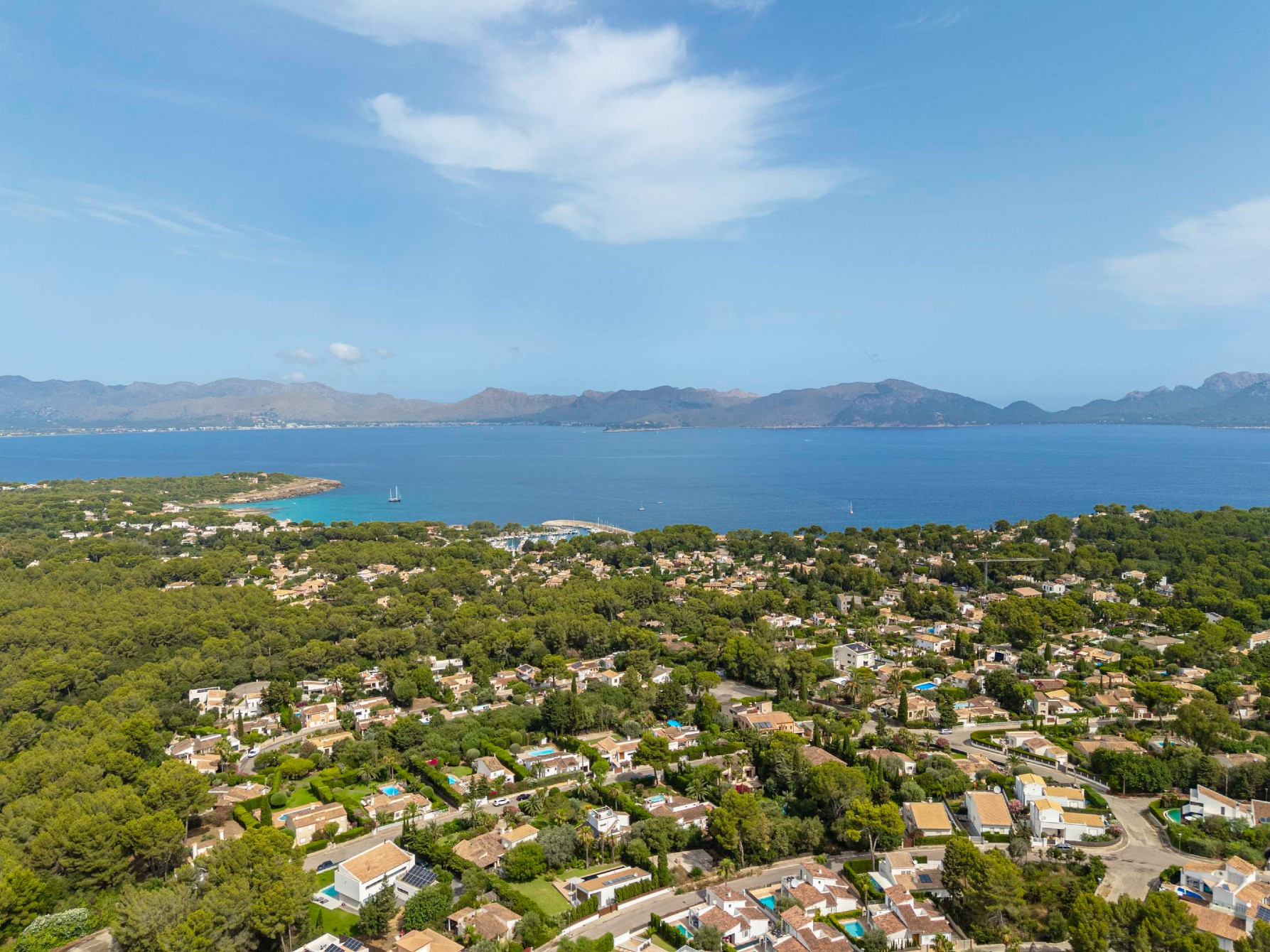 Land by the sea in Alcudia Spain plot within city limits 1367m² Alcudia - photo 1