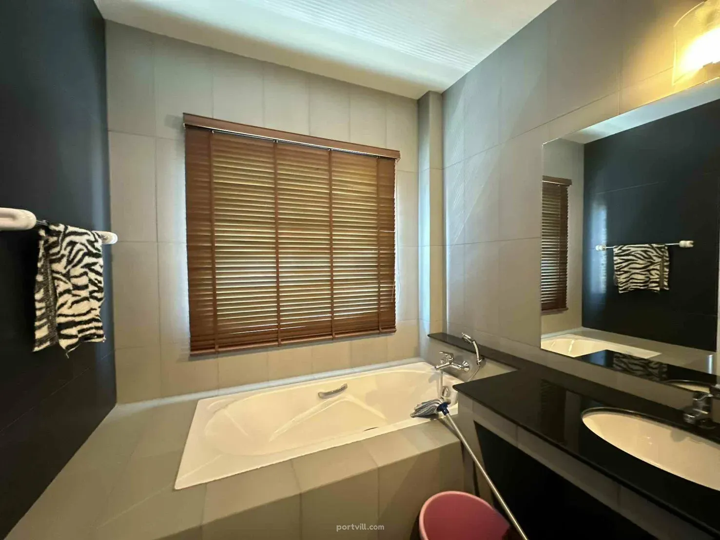 خانه برای فروش در سن کامفائنگ (San Kamphaeng) تایلند مساحت 280م² 2 طبقه. سن کامفائنگ (San Kamphaeng) - عکس 10