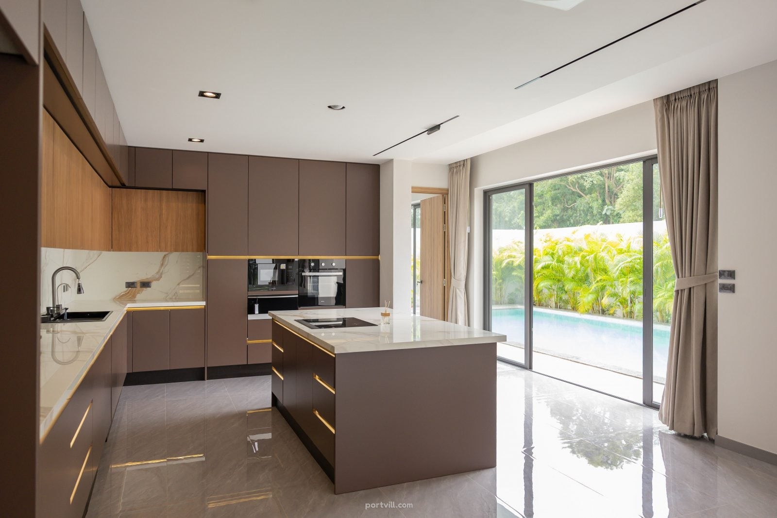 къща в центъра на Чонбури (Downtown Chonburi) Тайланд площ 728м² 2-етажен Центърът на Чонбури (Downtown Chonburi) - снимка 13