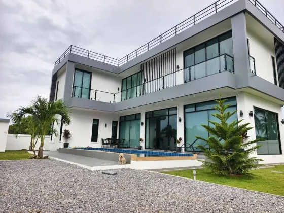 Willa na sprzedaż nad morzem w Sam Roi Yot Tajlandia powierzchnia 151m² 2 piętra Sam Roi Yot