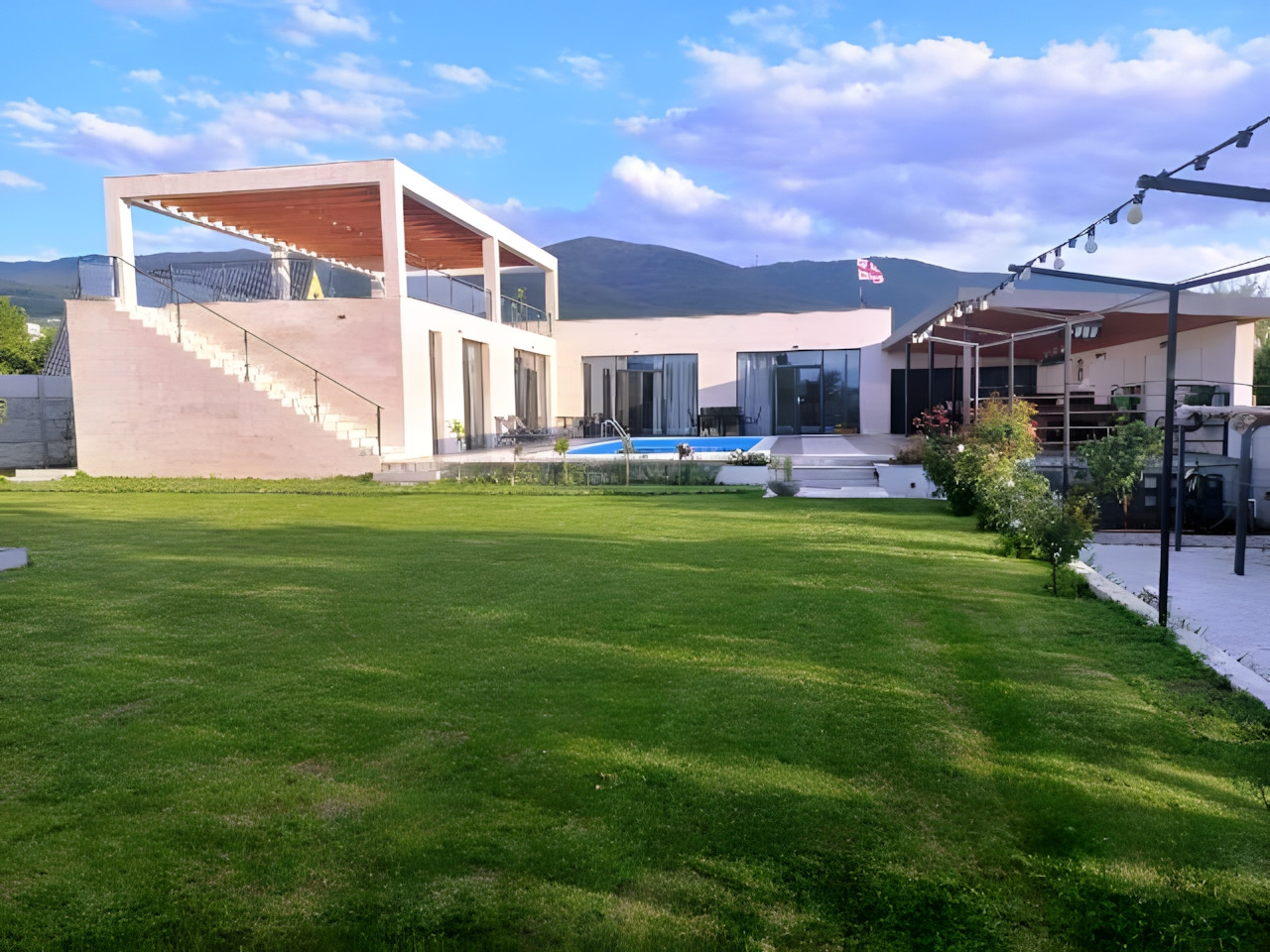 Casa en alquiler en la montaña en Mtskheta 380m² 1 pisos 5 habitaciones Mtskheta - foto 3