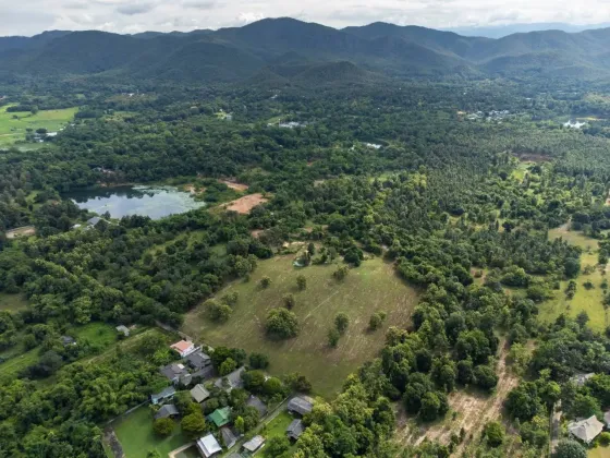 Terreno {geo.city.in} Tailândia lote dentro dos limites da cidade 31888m²  Downtown Chiang Mai