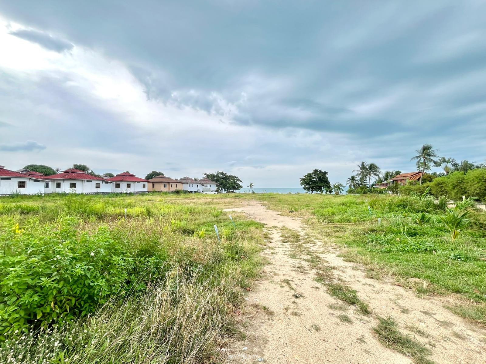 Land by the sea in Ko Samui Thailand plot within city limits 5744m²  Ko Samui - photo 1