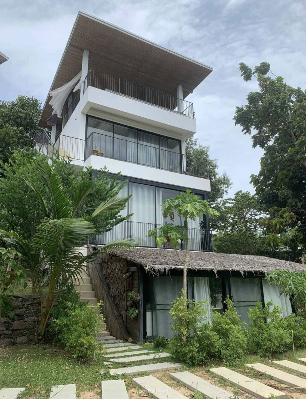 Commercial property in Downtown Surat Thani Thailand 300m²  Downtown Surat Thani - photo 1
