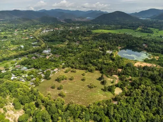 Terreno {geo.city.in} Tailândia lote dentro dos limites da cidade 31888m²  Downtown Chiang Mai