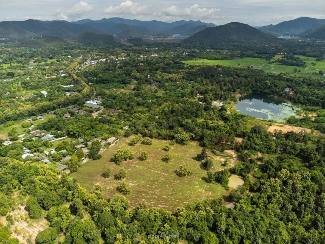 Land in Downtown Chiang Mai Thailand plot within city limits 31888m²  Downtown Chiang Mai - photo 1