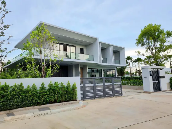 Villa by the sea in Huai Yai Thailand area 450m² 2 floors Huai Yai