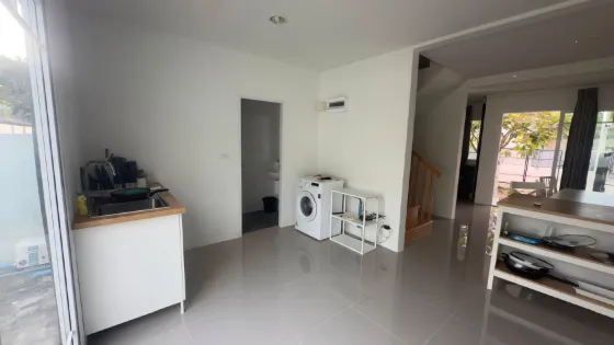 Townhouse by the sea in Downtown Chonburi Thailand area 134m² 2 floors Downtown Chonburi
