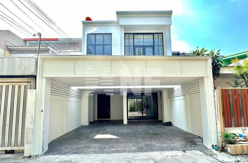 Tussenwoning in Thong Lo & Ekkamai Thailand oppervlakte 220m² 2 verdiepingen Thong Lo & Ekkamai - foto 2