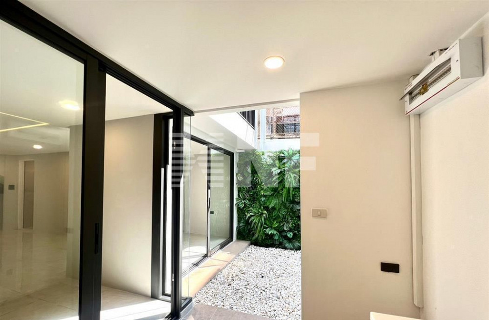 Tussenwoning in Thong Lo & Ekkamai Thailand oppervlakte 220m² 2 verdiepingen Thong Lo & Ekkamai - foto 7