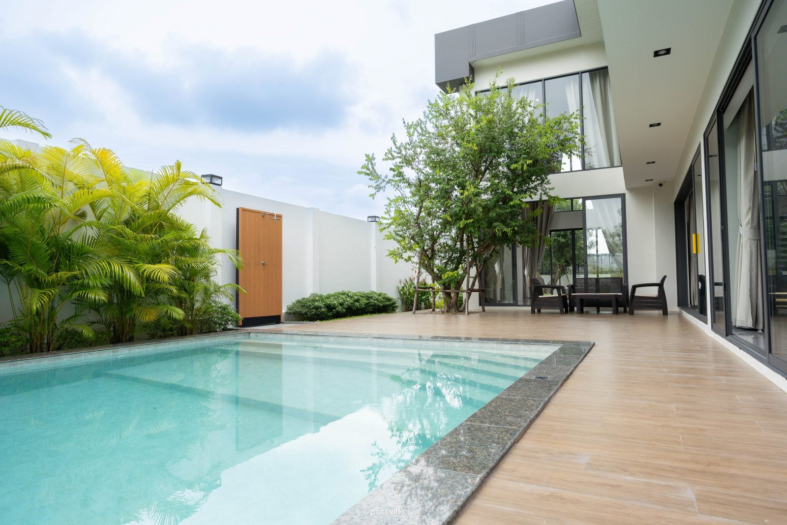 къща в центъра на Чонбури (Downtown Chonburi) Тайланд площ 728м² 2-етажен Центърът на Чонбури (Downtown Chonburi) - снимка 3