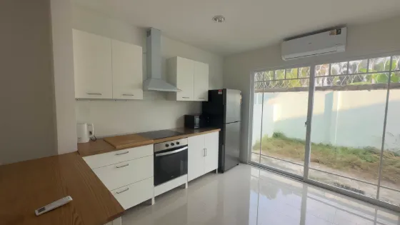 Townhouse by the sea in Downtown Chonburi Thailand area 134m² 2 floors Downtown Chonburi