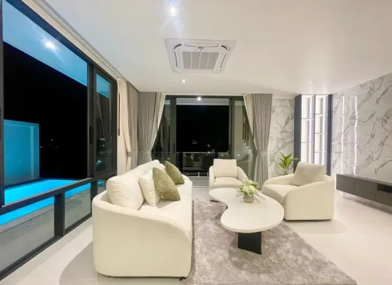 Villa vicino al mare a Kata Thailandia area 220m² 2 piani Kata