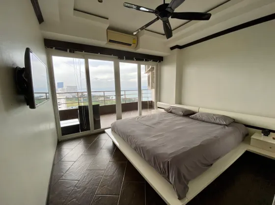 Apartment 3-room for sale 2+1 by the sea in Pratumnak Hill Thailand area 87m² 20 floor Pratumnak Hill