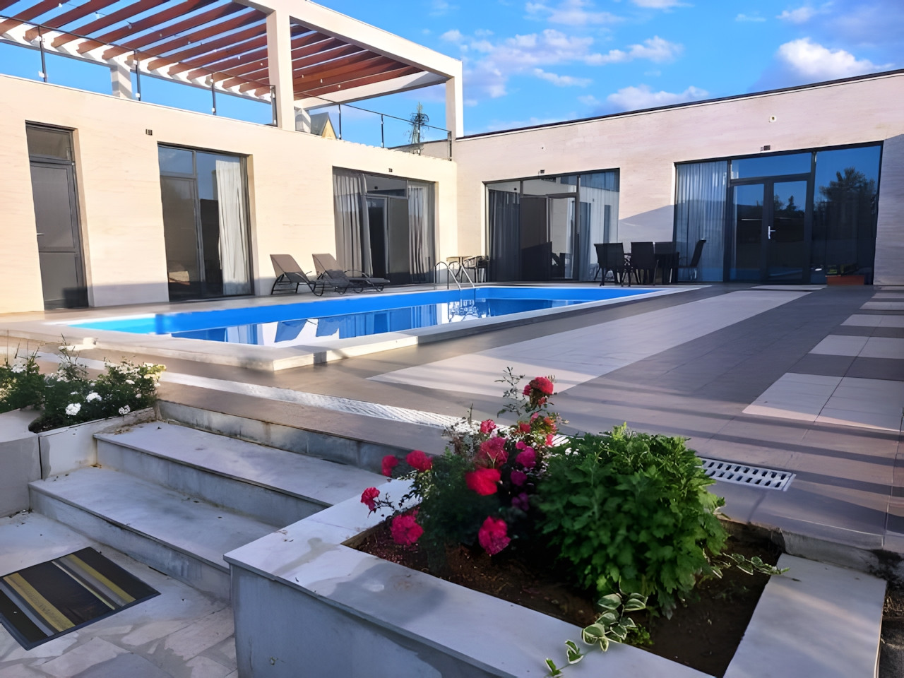 Casa en alquiler en la montaña en Mtskheta 380m² 1 pisos 5 habitaciones Mtskheta - foto 1