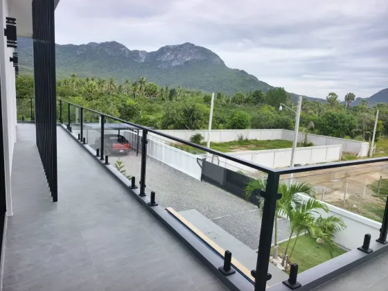 Willa na sprzedaż nad morzem w Sam Roi Yot Tajlandia powierzchnia 151m² 2 piętra Sam Roi Yot