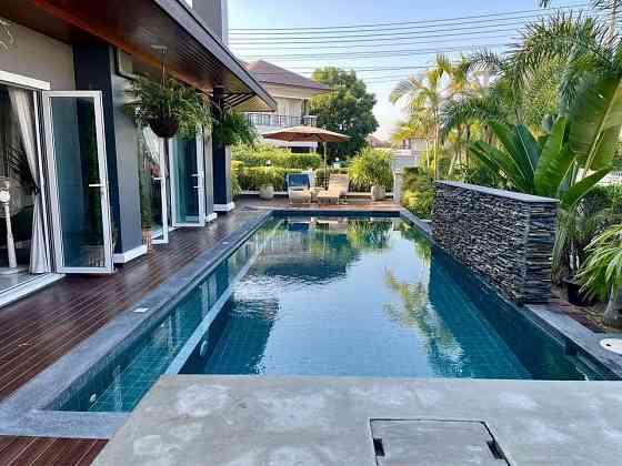 Maison à vendre à San Kamphaeng Thaïlande surface 330m² 2 ét. San Kamphaeng