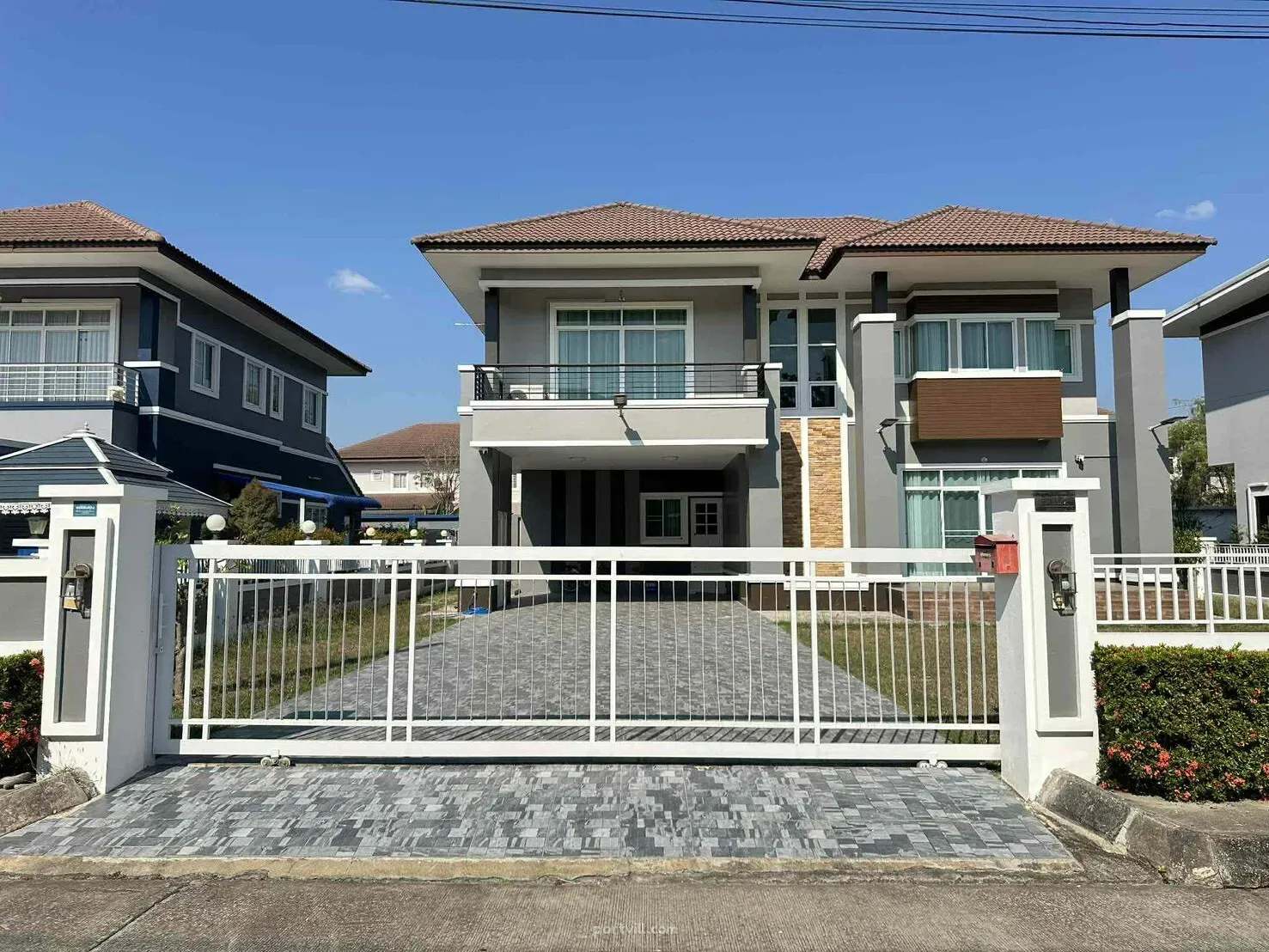خانه برای فروش در سن کامفائنگ (San Kamphaeng) تایلند مساحت 280م² 2 طبقه. سن کامفائنگ (San Kamphaeng) - عکس 1
