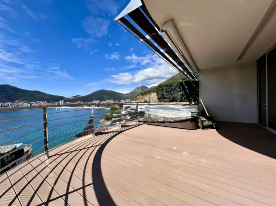 Apartament 3 camere de vânzare 2+1 la mare în Budva (oraș) Muntenegru suprafață 139m² etajul 1 în Dukley Gardens Budva (oraș)