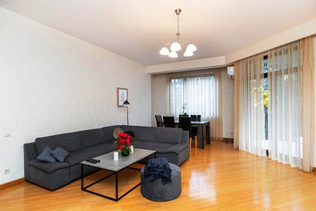 Апартамент 4-стайни под наем 3+1 във Ваке 210м² 3 етаж Ваке - снимка 1