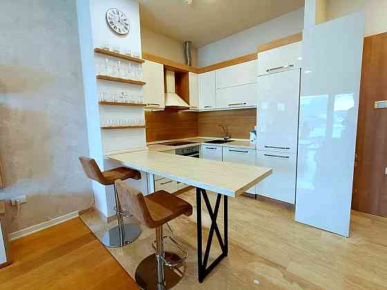 شقة 2-غرفة للإيجار 1+1 على البحر في وسط بودفا الجبل الأسود 54م² 8 طابق وسط بودفا