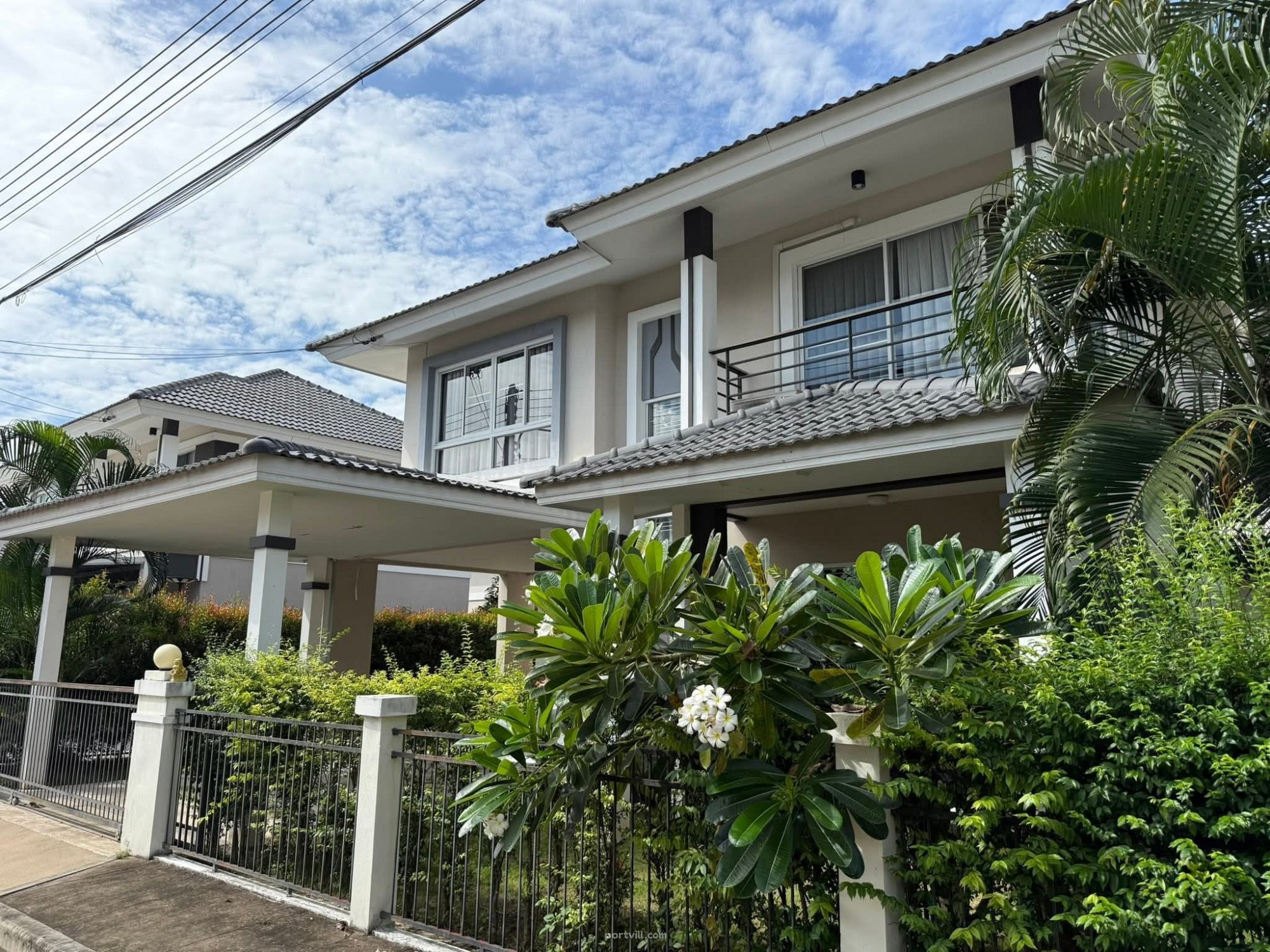Дом на продажу в Санкампхенге (San Kamphaeng) Таиланд площадь 150м² 2-этажный Санкампхенг (San Kamphaeng) - изображение 1