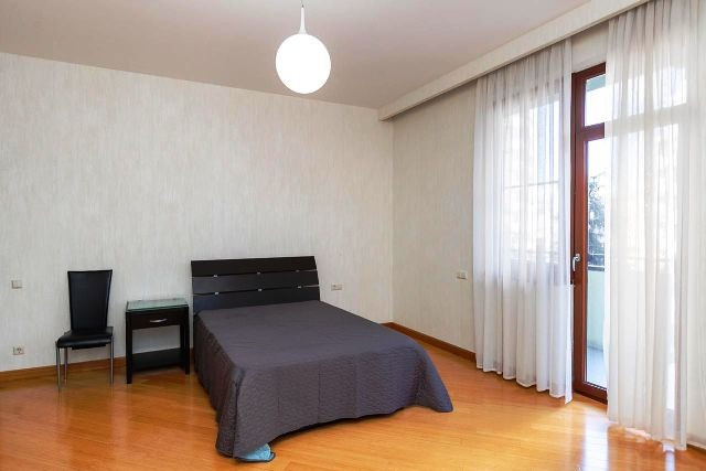 Апартамент 4-стайни под наем 3+1 във Ваке 210м² 3 етаж Ваке - снимка 4