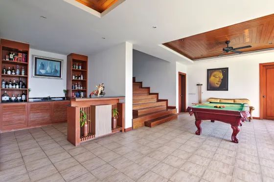 Villa vicino al mare nella Spiaggia di Surin Thailandia area 1700m² 3 piani Spiaggia di Surin