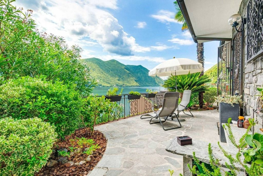 House by the lake in Como Italy area 250m² 1 floors Como - photo 16